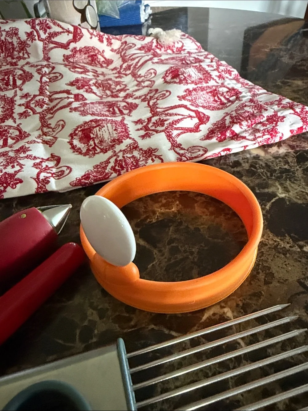 Five Assorted Kitchen Gadgets - Green, Orange & Red